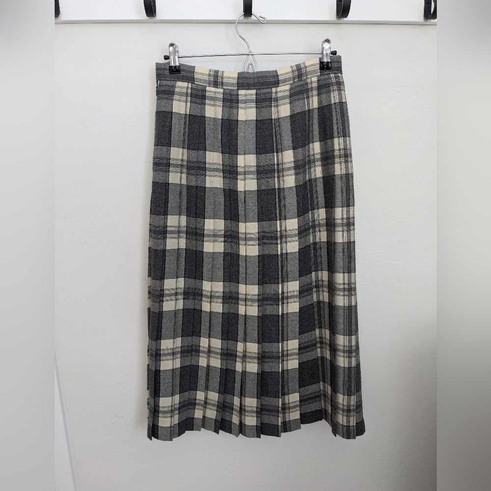 EUC Vintage FOXLEY England Wool High waisted and plaid pleated wool skirt 10